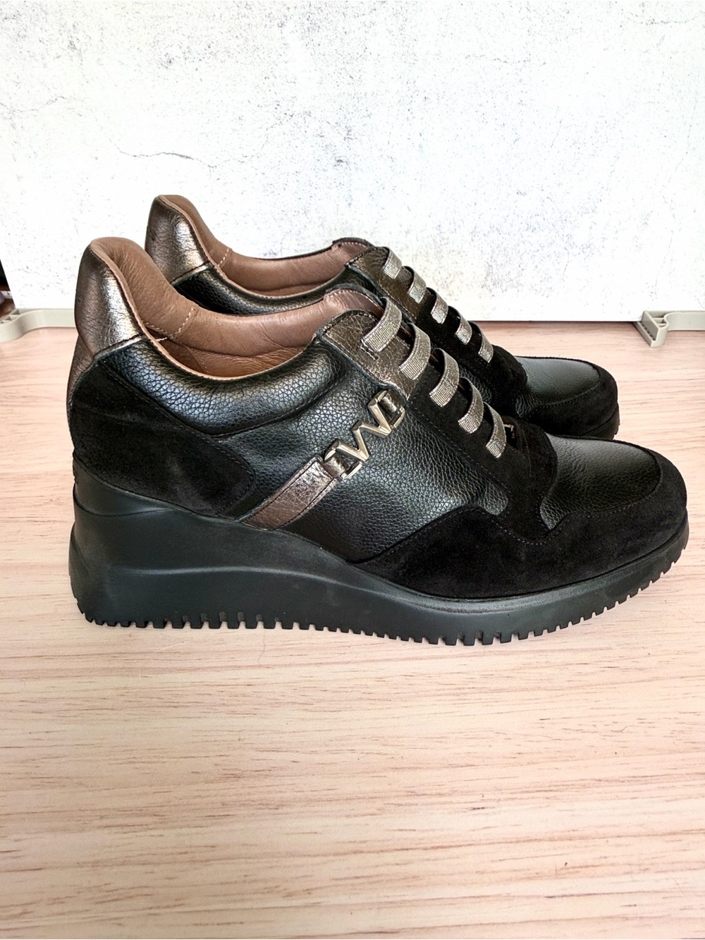 Wonders Eva. Wedge Sneaker in Black with Bronze Accents made in Spain womens